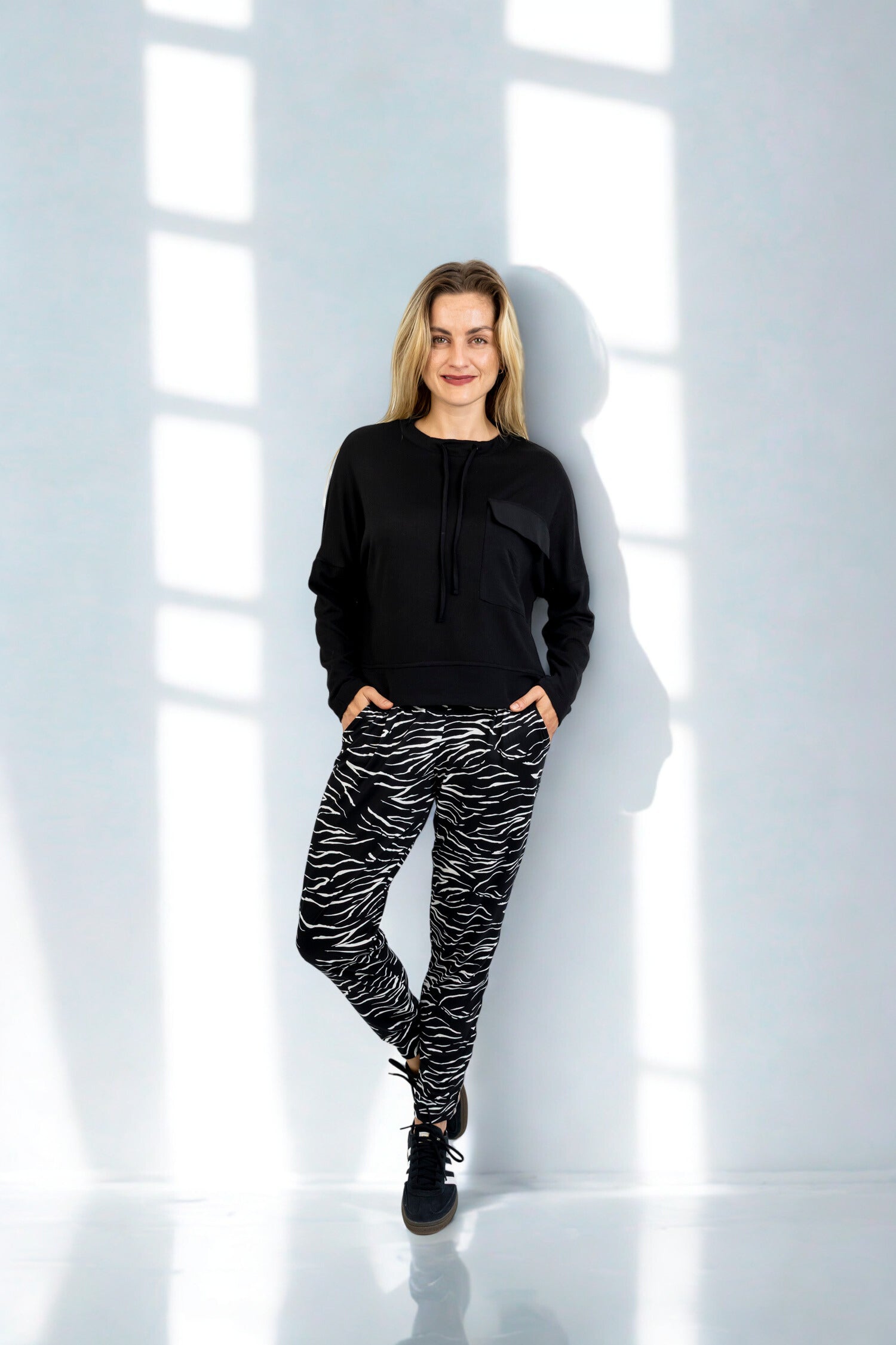 Roxanne Classic Pant - Blurred Lines, Warm Handle
