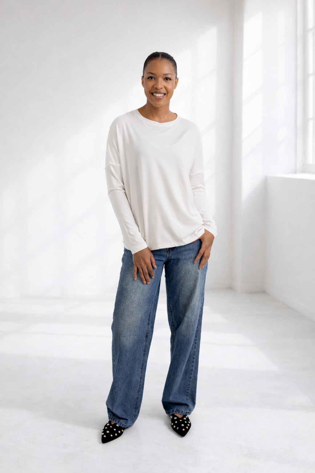 Kitt -Classic Tee with Seam Detail, Winter White