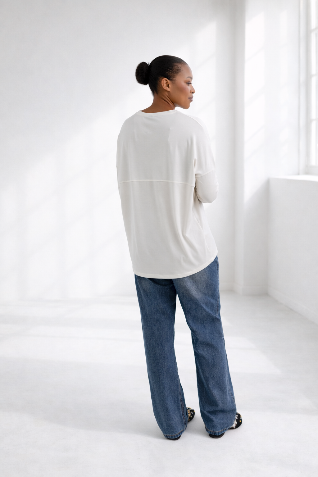 Kitt -Classic Tee with Seam Detail, Winter White