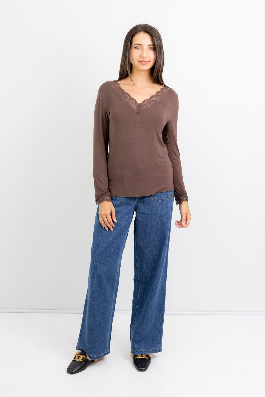 Frenso - Lace Edge Soft Touch V Neck Tee, Choc