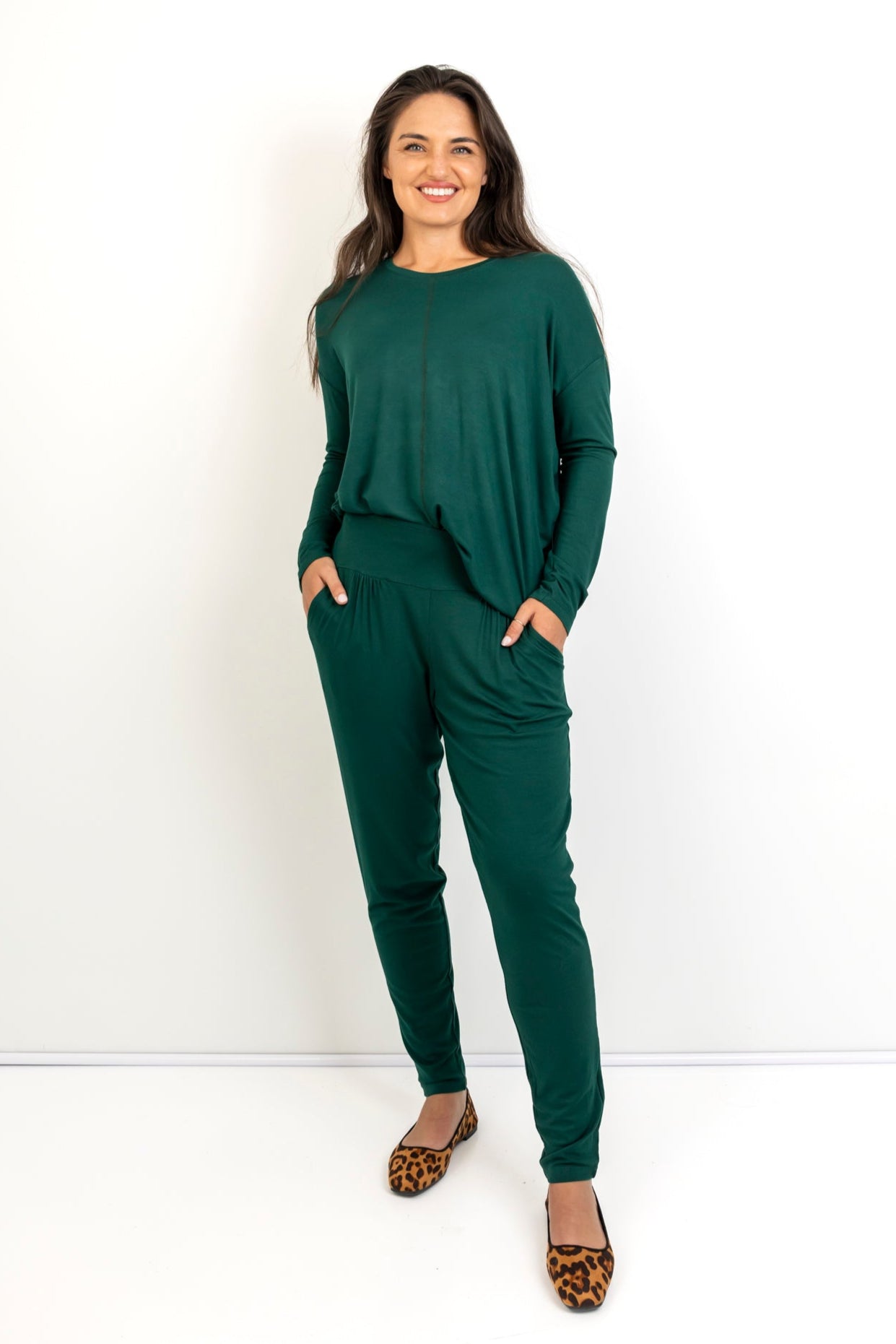 Lila - Classic Tee with Flossing detail, Cypress Green