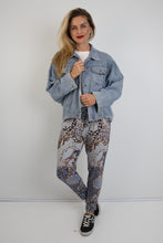 Load image into Gallery viewer, Roma - Easy Fit Denim Jacket
