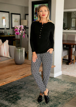 Load image into Gallery viewer, Roxanne - Classic Pant, Rain Drops
