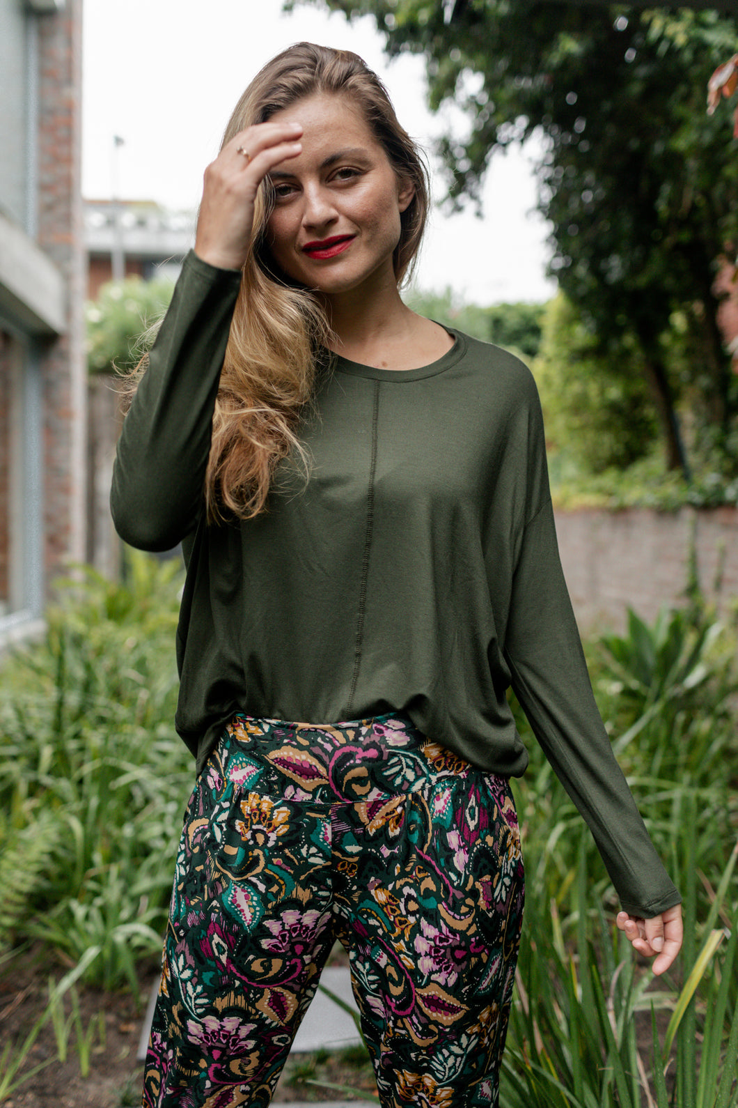 Lila - Classic Tee with Flossing detail