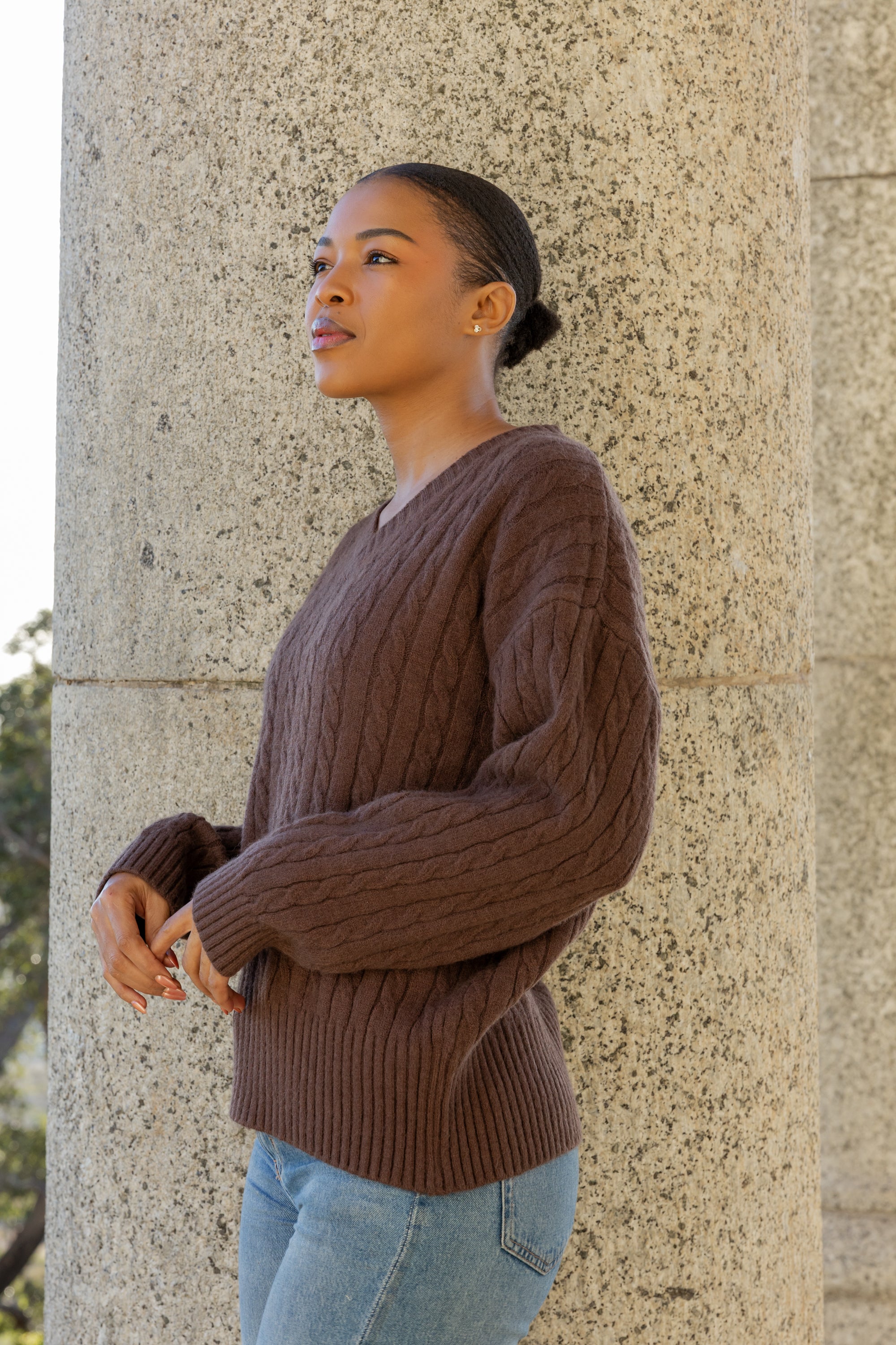 Brentwood - V Neck Cable Knit, Choc