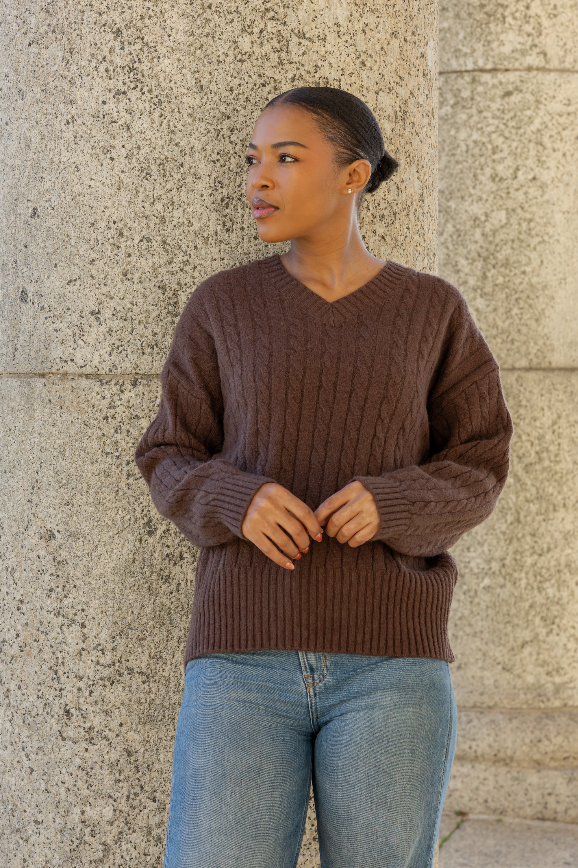 Brentwood - V Neck Cable Knit, Choc