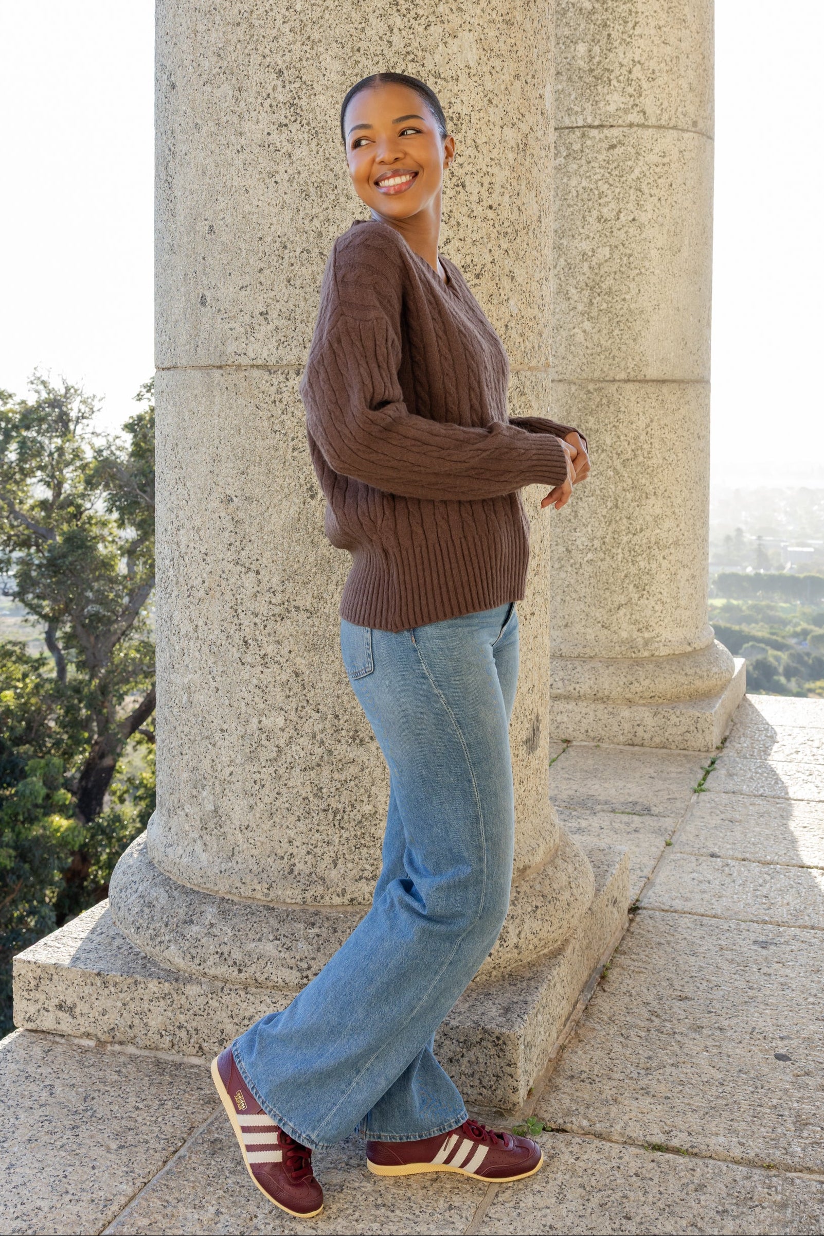 Brentwood - V Neck Cable Knit, Choc
