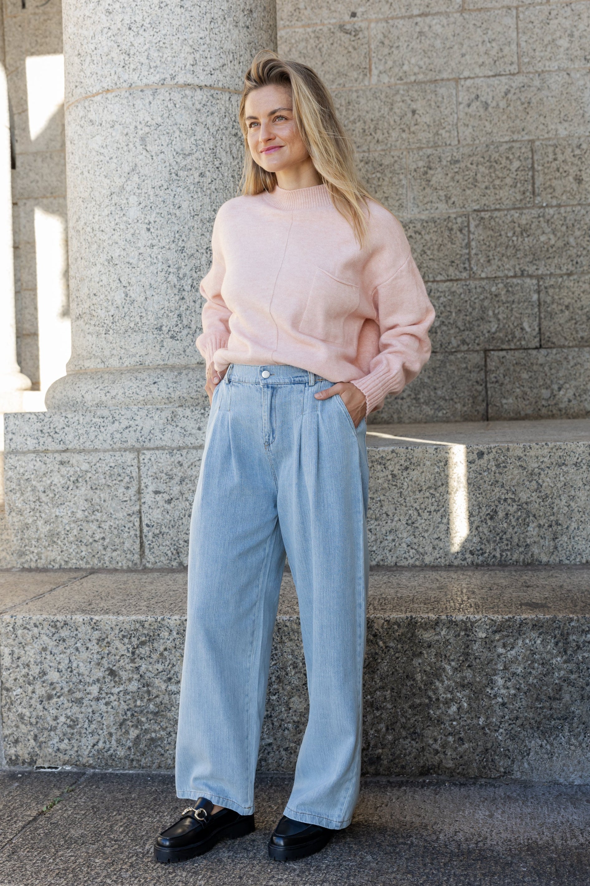 Florida - Light Wash Jeans with Pleats