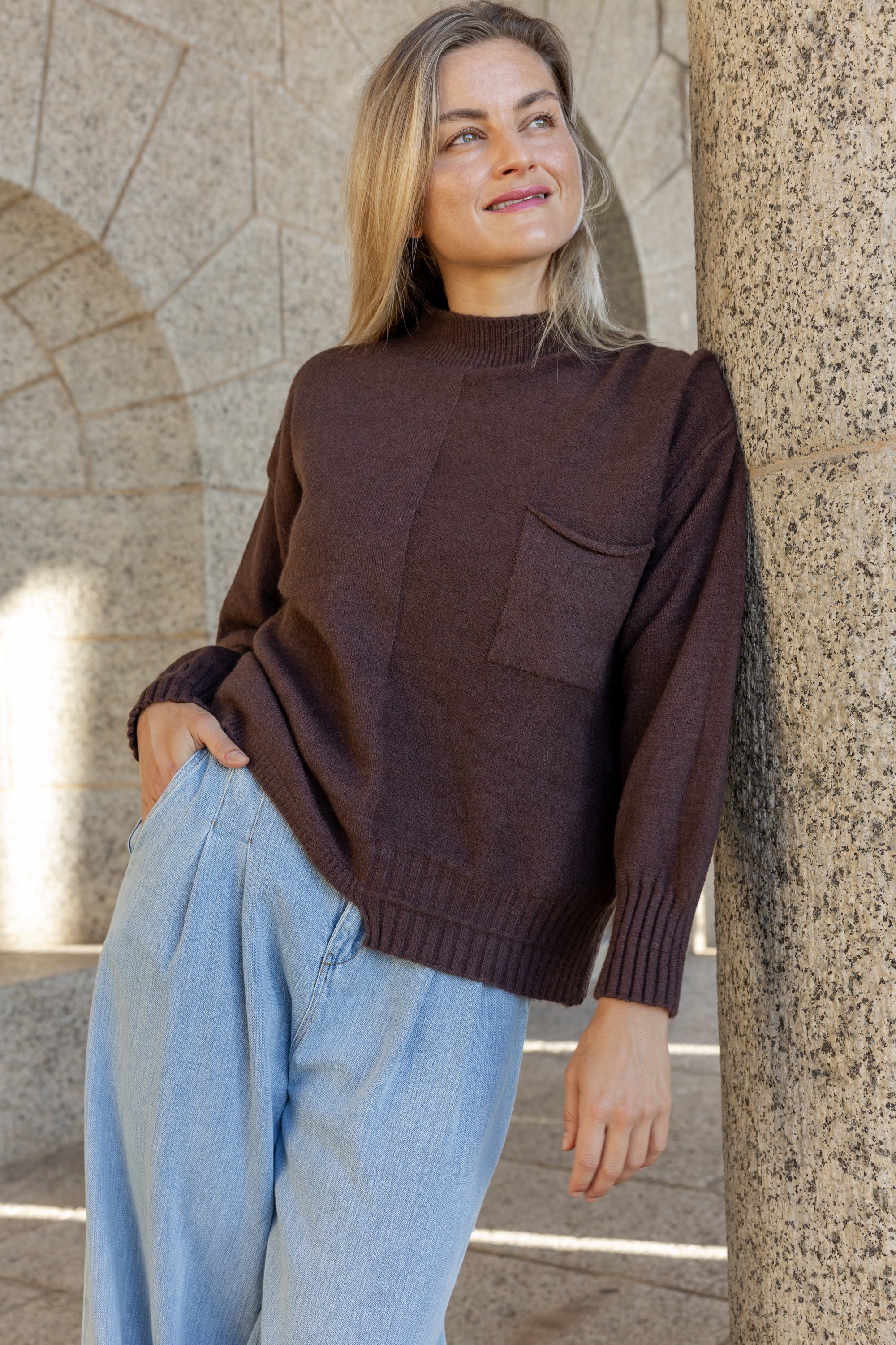 Hollister - Asymmetric Hem with Pocket, Chocolate