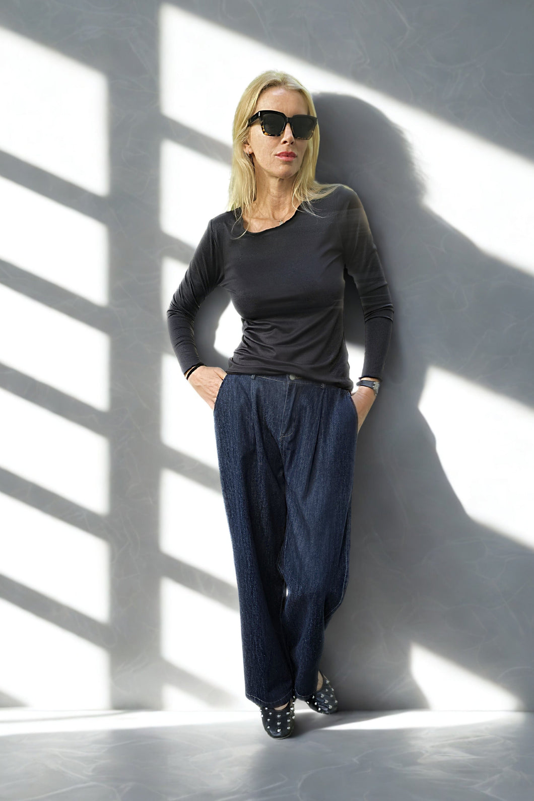 Jenny Merrow Edge Fitted Tee, Black Warm Handle