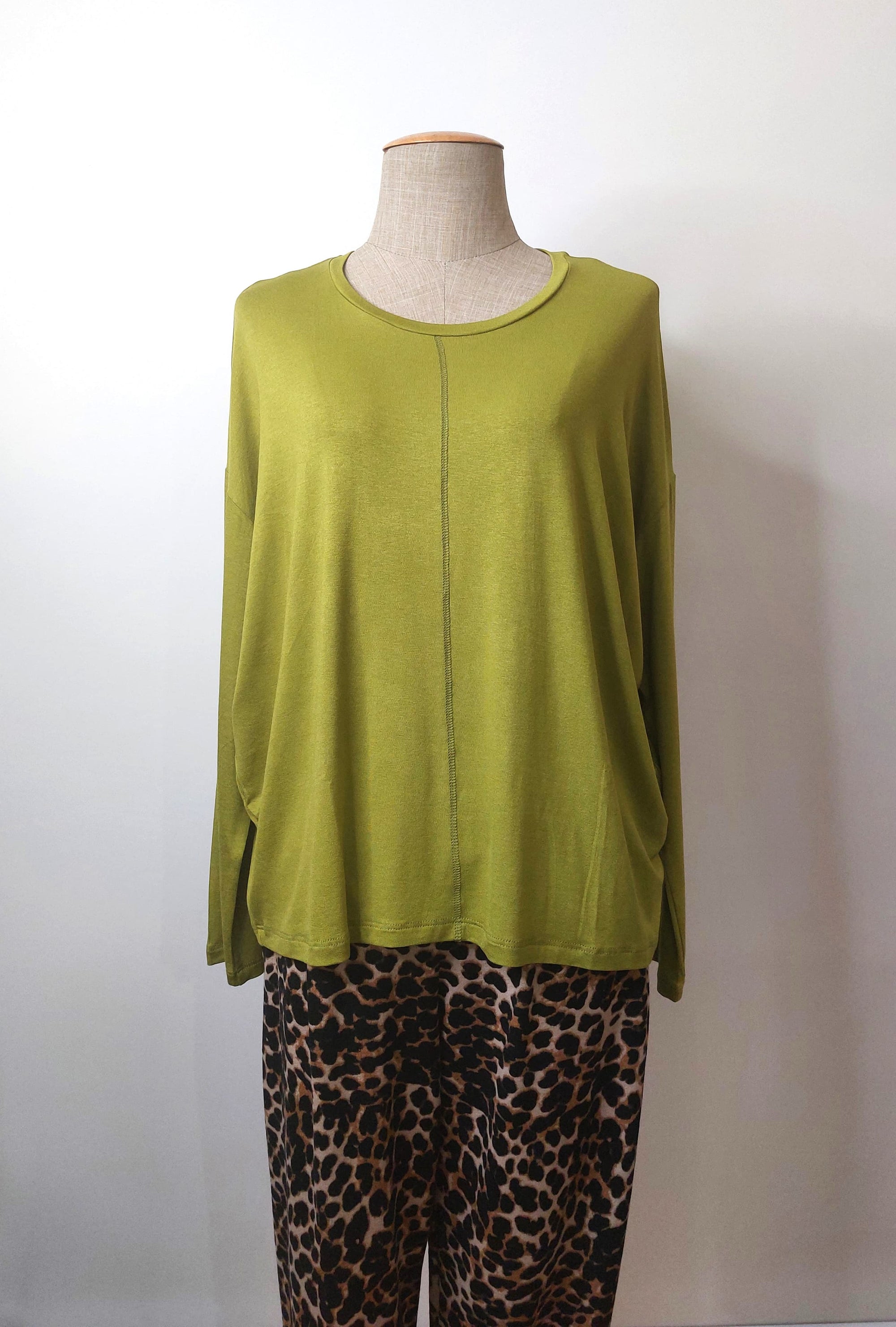 Lila - Classic Tee with Flossing detail