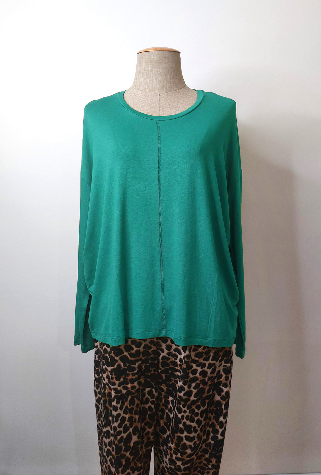 Lila - Classic Tee with Flossing detail