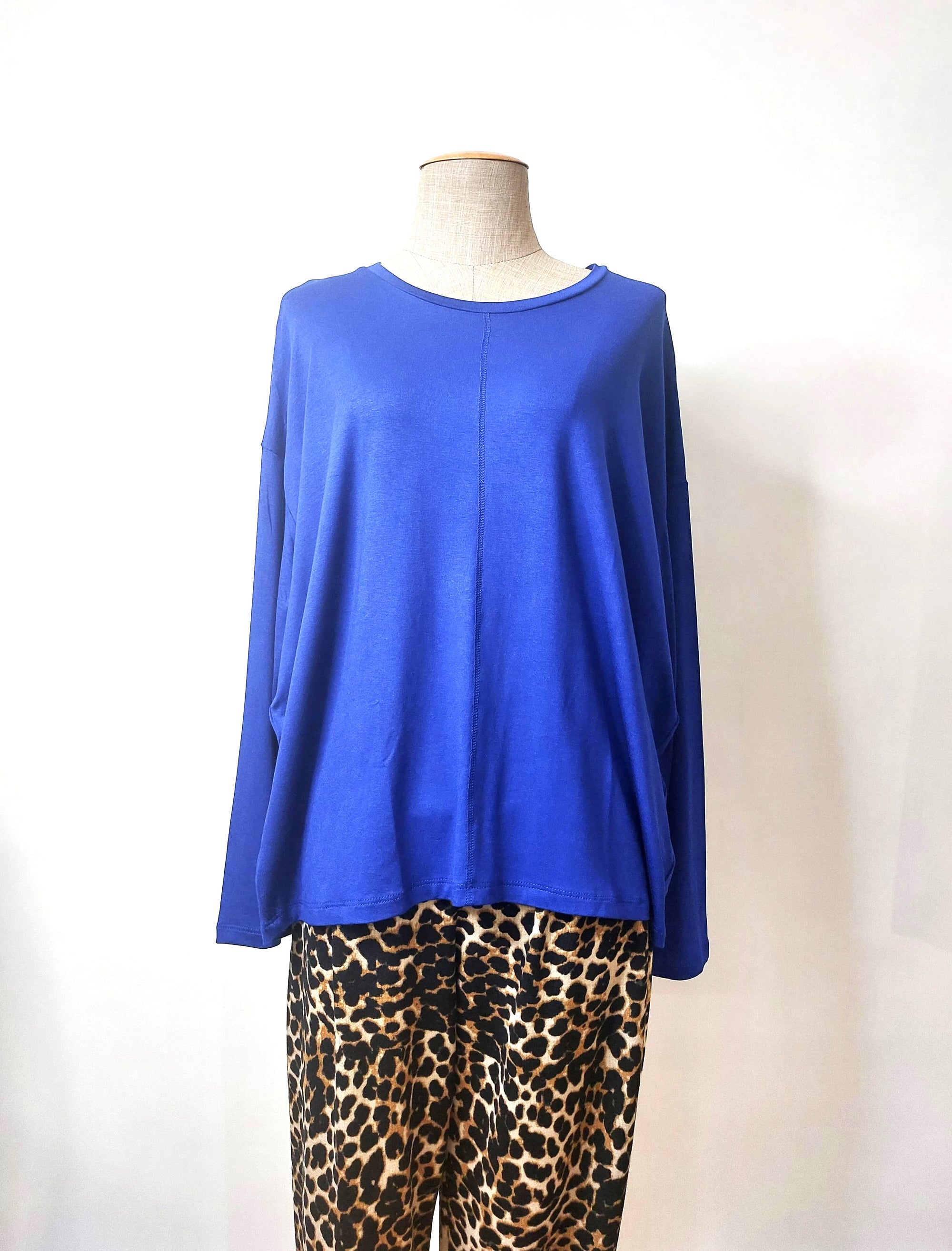 Lila - Classic Tee with Flossing detail