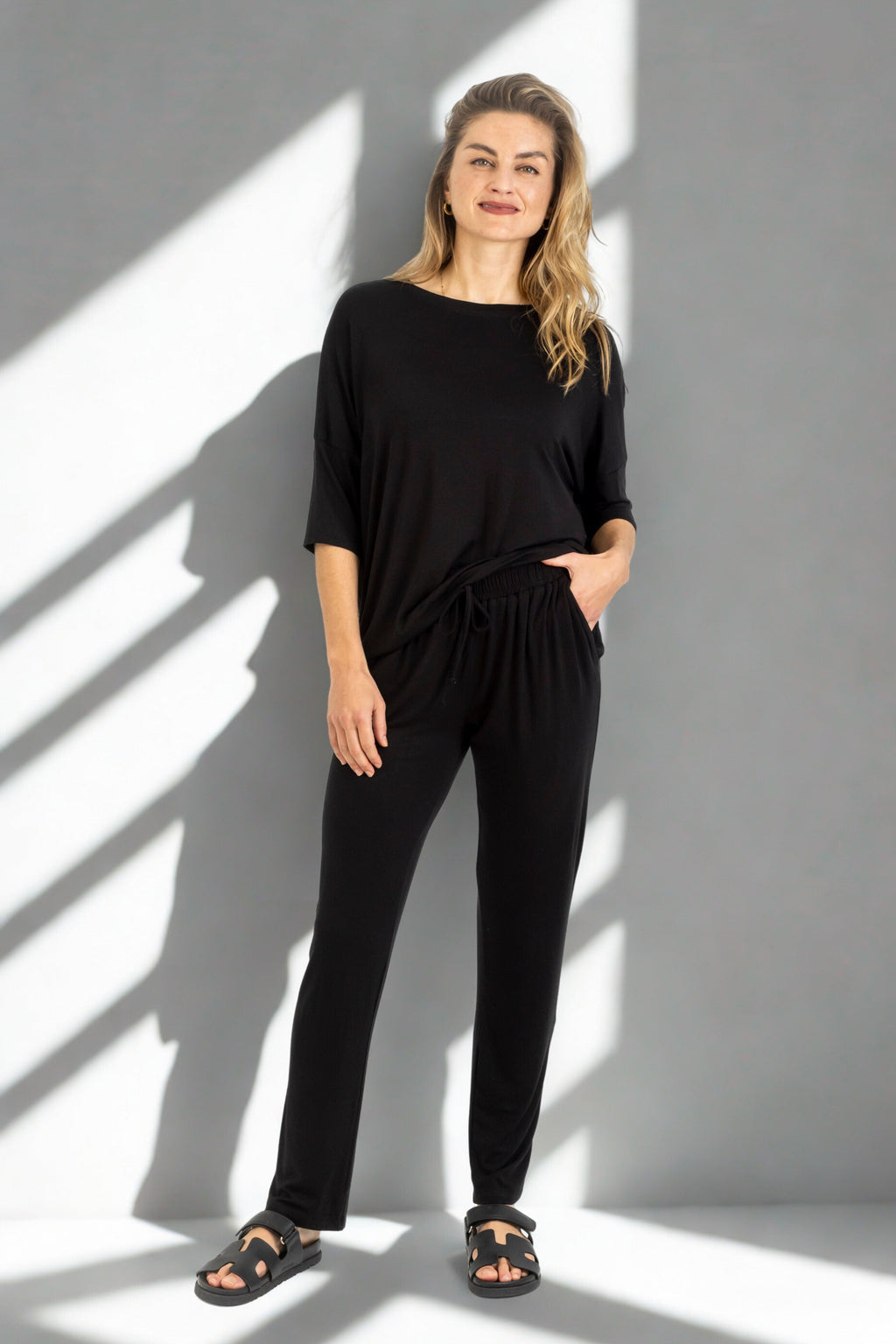Gia - Classic Straight Leg pant, Black