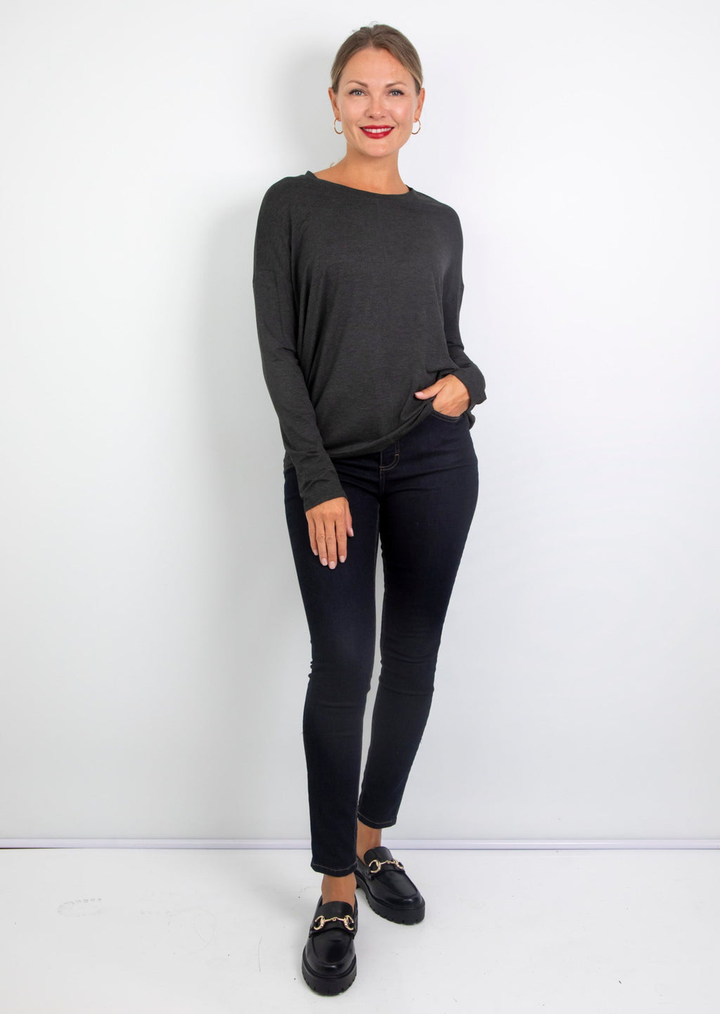 Lila - Classic Tee with Flossing detail