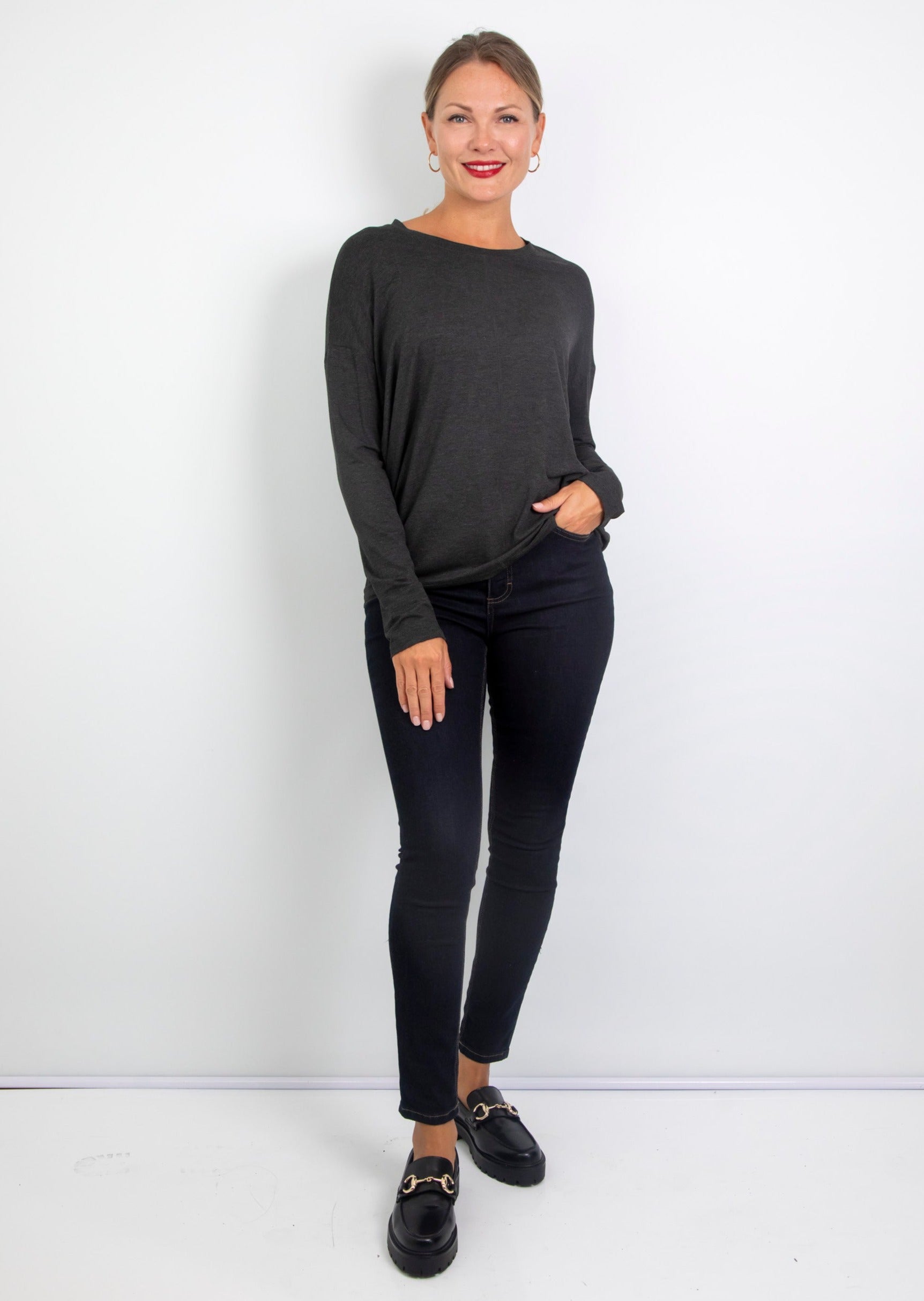 Lila - Classic Tee with Flossing detail